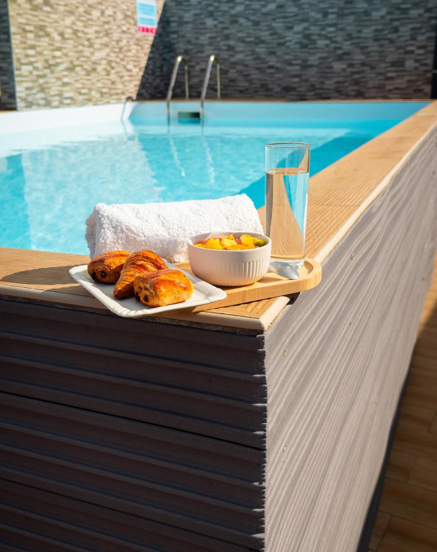 Evasion En Plein Coeur De La Ville T2 Jacuzzis Sauna Et Piscine Au Centre De Порт Луис Екстериор снимка